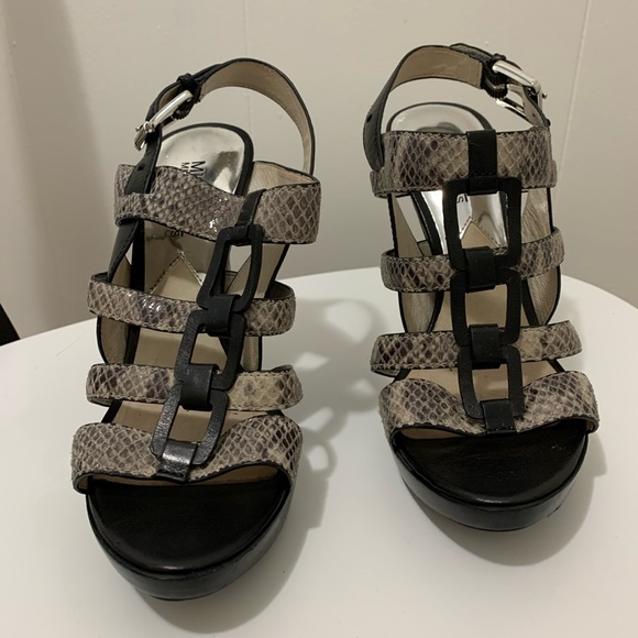Michael kors sandals high heels, used. Very confortable. - Picture 1 of 3
